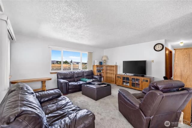 Property photo for 301 Arrowhead Place Sw, Mattawa photo 5