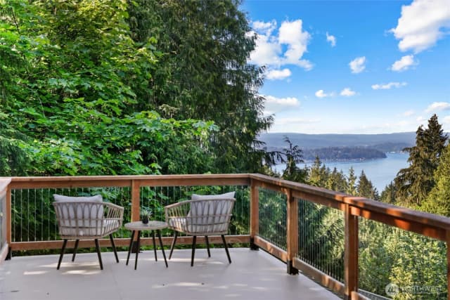 Property photo for 18503 Se 64th Way, Issaquah photo 5