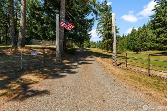 Property photo for 1649 Sw Wildwood Road, Port Orchard photo 2