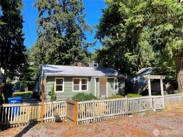 Property photo for 13729 Stone Avenue N, Seattle photo 3
