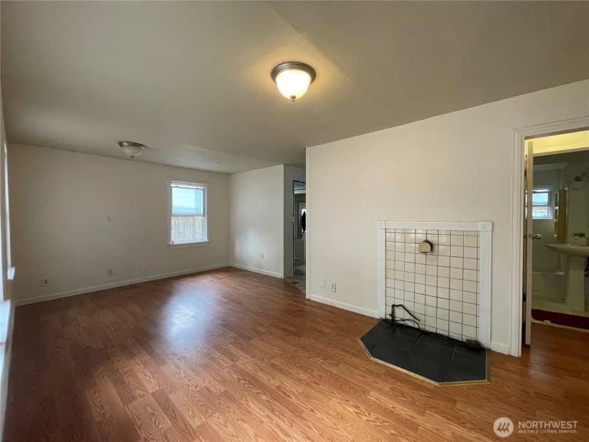 Property photo for 13729 Stone Avenue N, Seattle photo 9