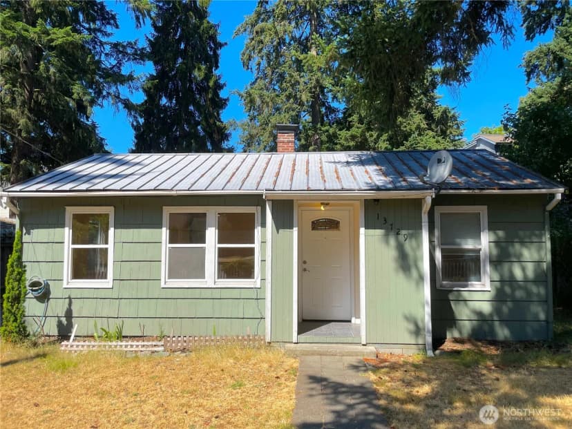 Property photo for 13729 Stone Avenue N, Seattle photo 2