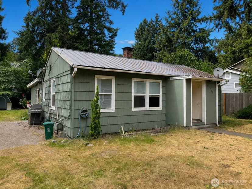 Property photo for 13729 Stone Avenue N, Seattle