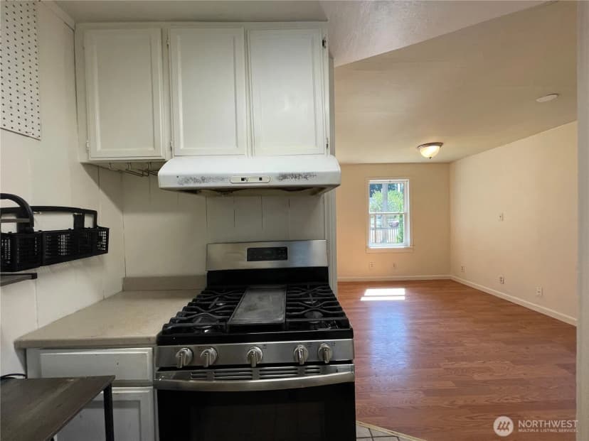 Property photo for 13729 Stone Avenue N, Seattle photo 8