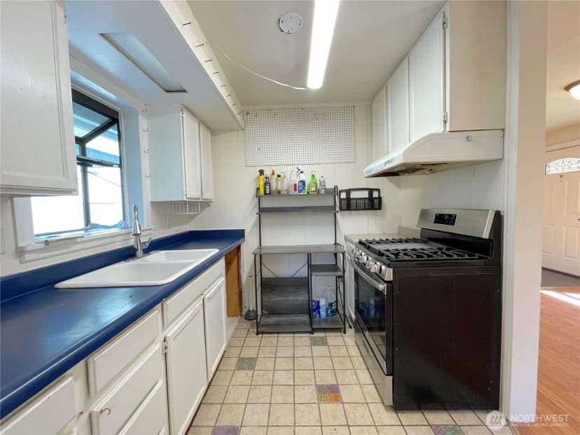 Property photo for 13729 Stone Avenue N, Seattle photo 6