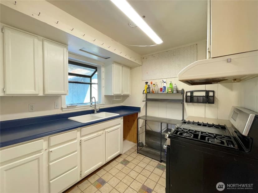 Property photo for 13729 Stone Avenue N, Seattle photo 5