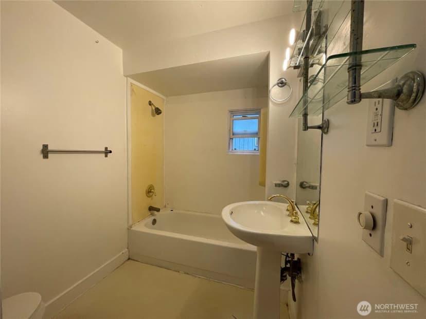 Property photo for 13729 Stone Avenue N, Seattle photo 14