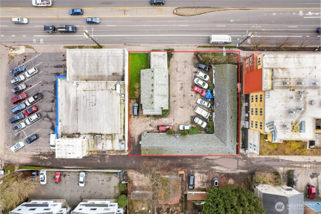 Property photo for 10531 Aurora Avenue N, Seattle photo 3