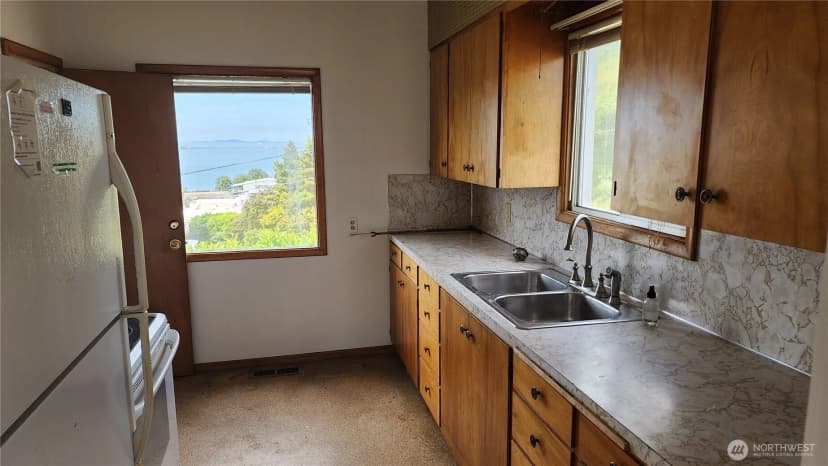 Property photo for 301 W 3rd St, Port Angeles photo 8