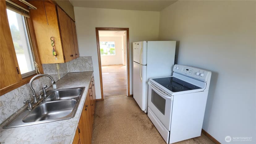 Property photo for 301 W 3rd St, Port Angeles photo 9