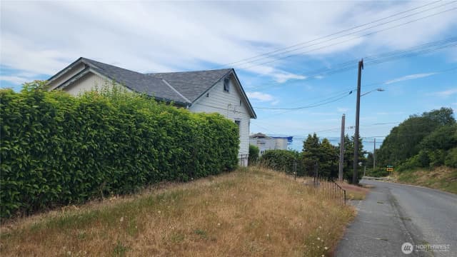 Property photo for 301 W 3rd St, Port Angeles photo 2