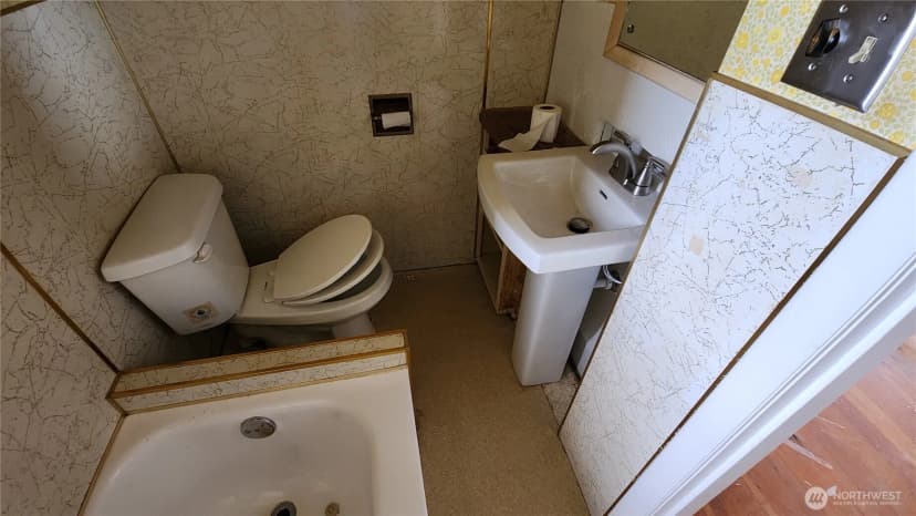 Property photo for 301 W 3rd St, Port Angeles photo 12