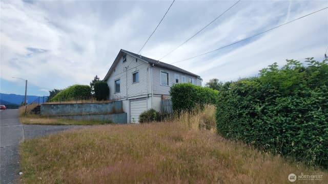 Property photo for 301 W 3rd St, Port Angeles photo 4