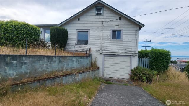 Property photo for 301 W 3rd St, Port Angeles photo 3