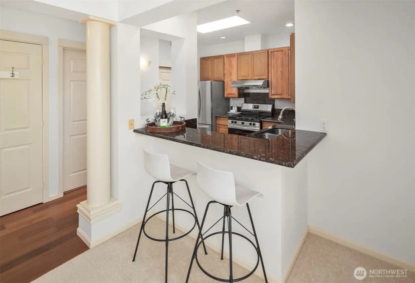Property photo for 10042 Main Street #505, Bellevue photo 10