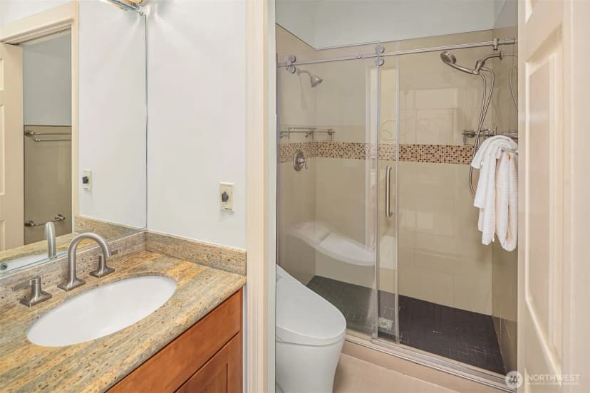 Property photo for 10042 Main Street #505, Bellevue photo 16