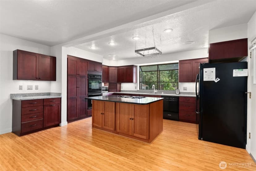 Property photo for 8123 Veterans Drive Sw, Lakewood photo 9