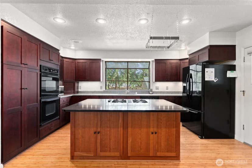 Property photo for 8123 Veterans Drive Sw, Lakewood photo 10