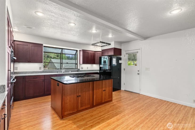 Property photo for 8123 Veterans Drive Sw, Lakewood photo 14