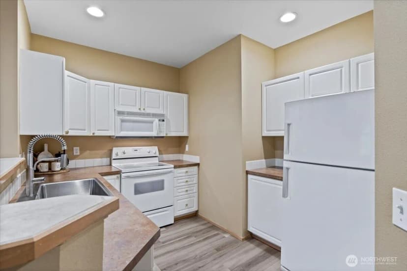 Property photo for 12712 Admiralty Way #b204, Everett photo 10