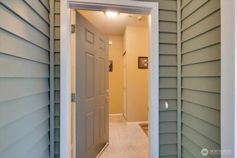 Property photo for 12712 Admiralty Way #b204, Everett photo 2
