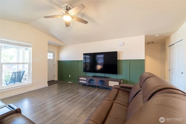 Property photo for 1418 Windsor Avenue, Centralia photo 5
