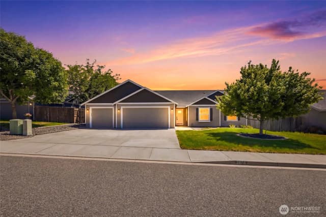 Property photo for 2670 Hickory Avenue, West Richland