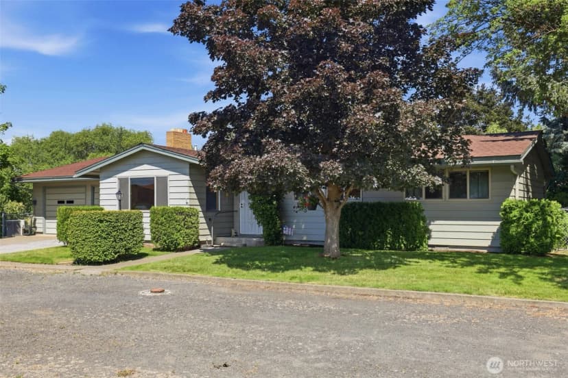 Property photo for 401 11th Street, Davenport photo 3