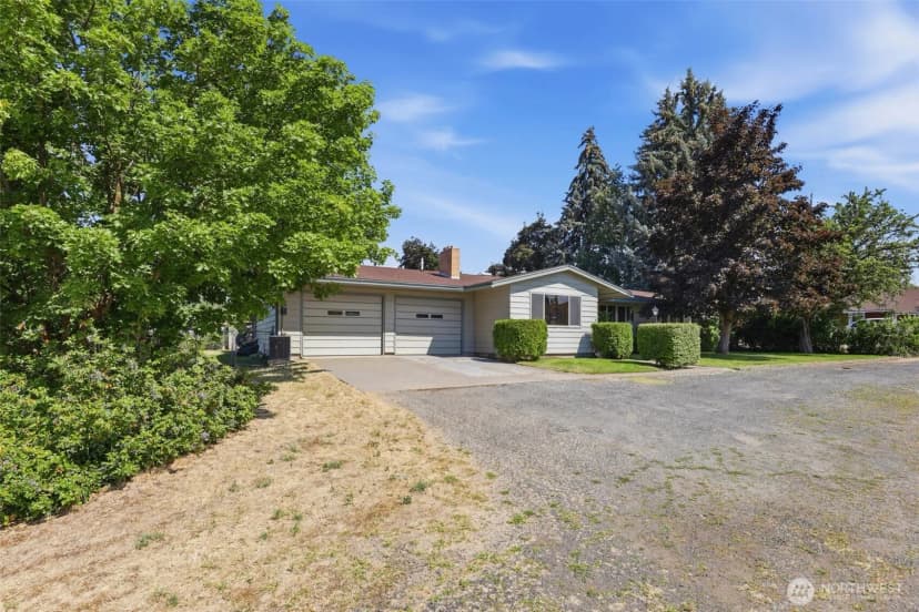Property photo for 401 11th Street, Davenport photo 25