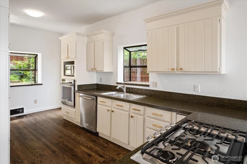 Property photo for 2364 Hobart Avenue Sw, Seattle photo 15
