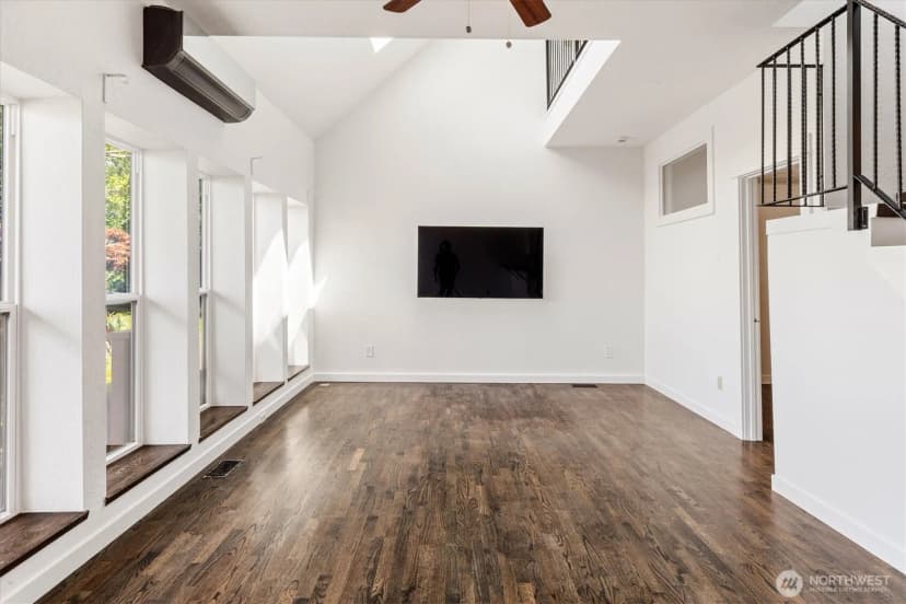 Property photo for 2364 Hobart Avenue Sw, Seattle photo 10