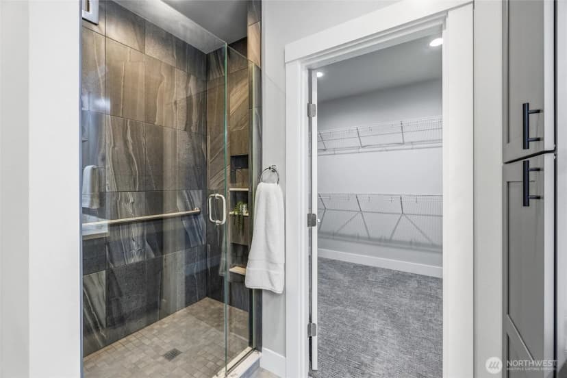 Property photo for 1725 Aaron Drive, Lynden photo 12