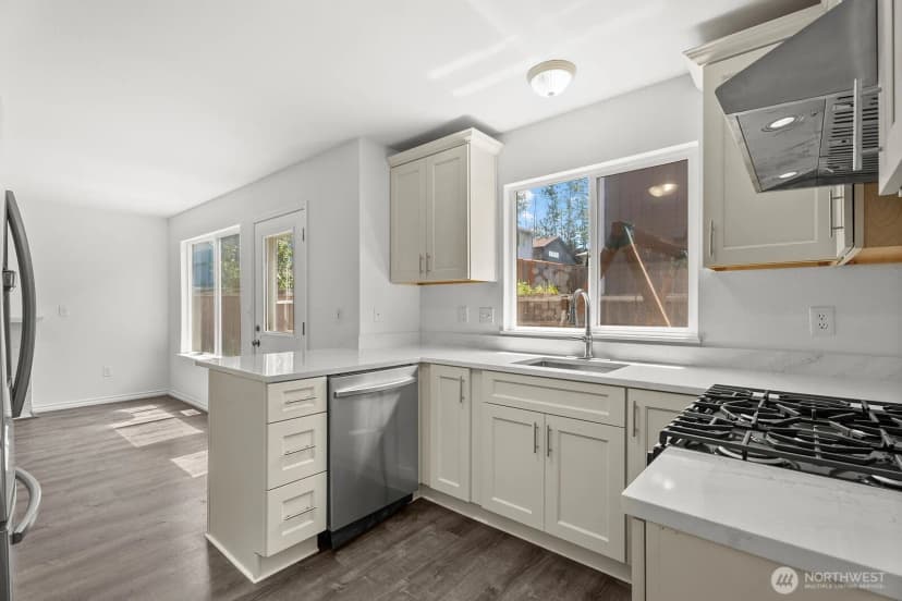 Property photo for 2707 S 268th Place, Kent photo 10