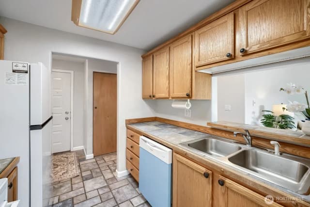 Property photo for 1102 8th Street Ne #a-3, Auburn photo 4