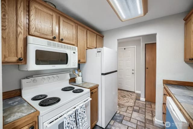 Property photo for 1102 8th Street Ne #a-3, Auburn photo 5