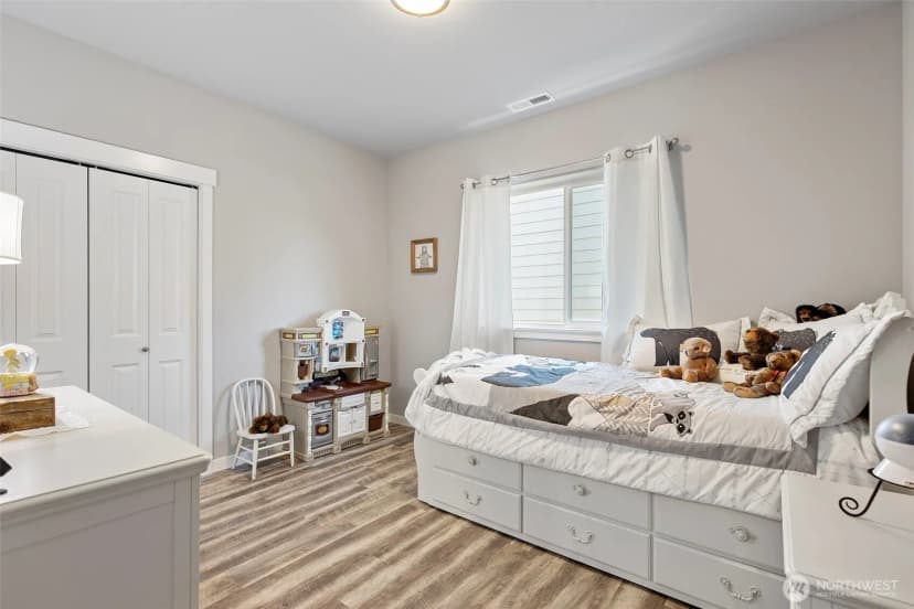 Property photo for 1720 River Walk Lane, Burlington photo 11