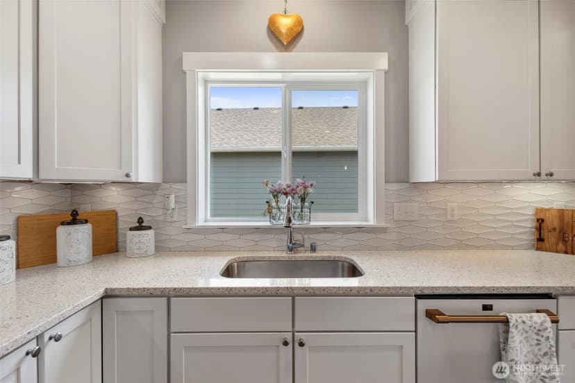 Property photo for 1720 River Walk Lane, Burlington photo 15