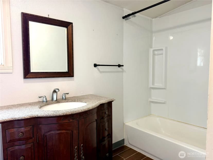 Property photo for 28 N Jacobson Road, Cathlamet photo 7