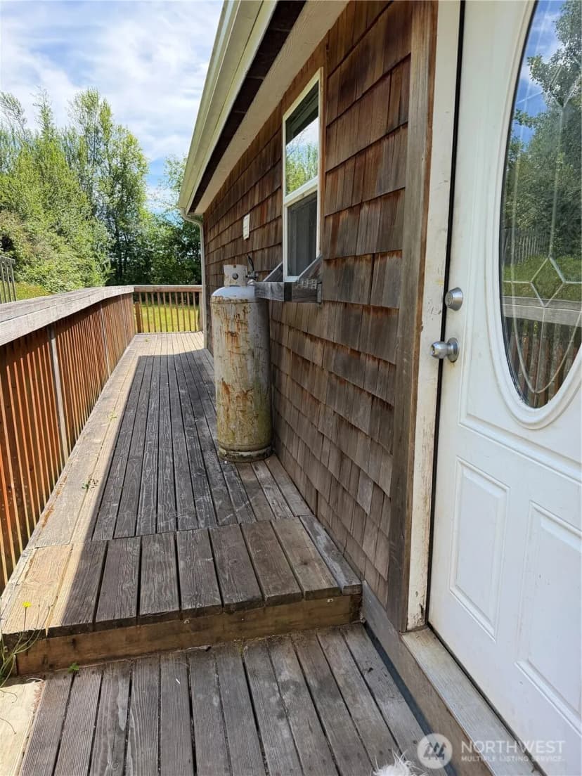 Property photo for 28 N Jacobson Road, Cathlamet photo 2