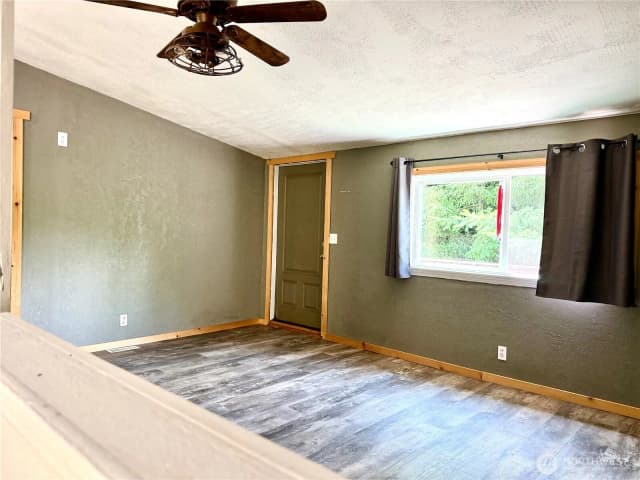 Property photo for 28 N Jacobson Road, Cathlamet photo 5