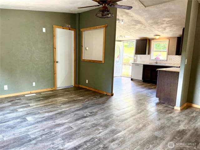 Property photo for 28 N Jacobson Road, Cathlamet photo 4
