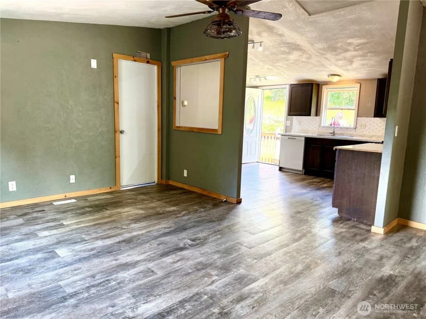 Property photo for 28 N Jacobson Road, Cathlamet photo 4