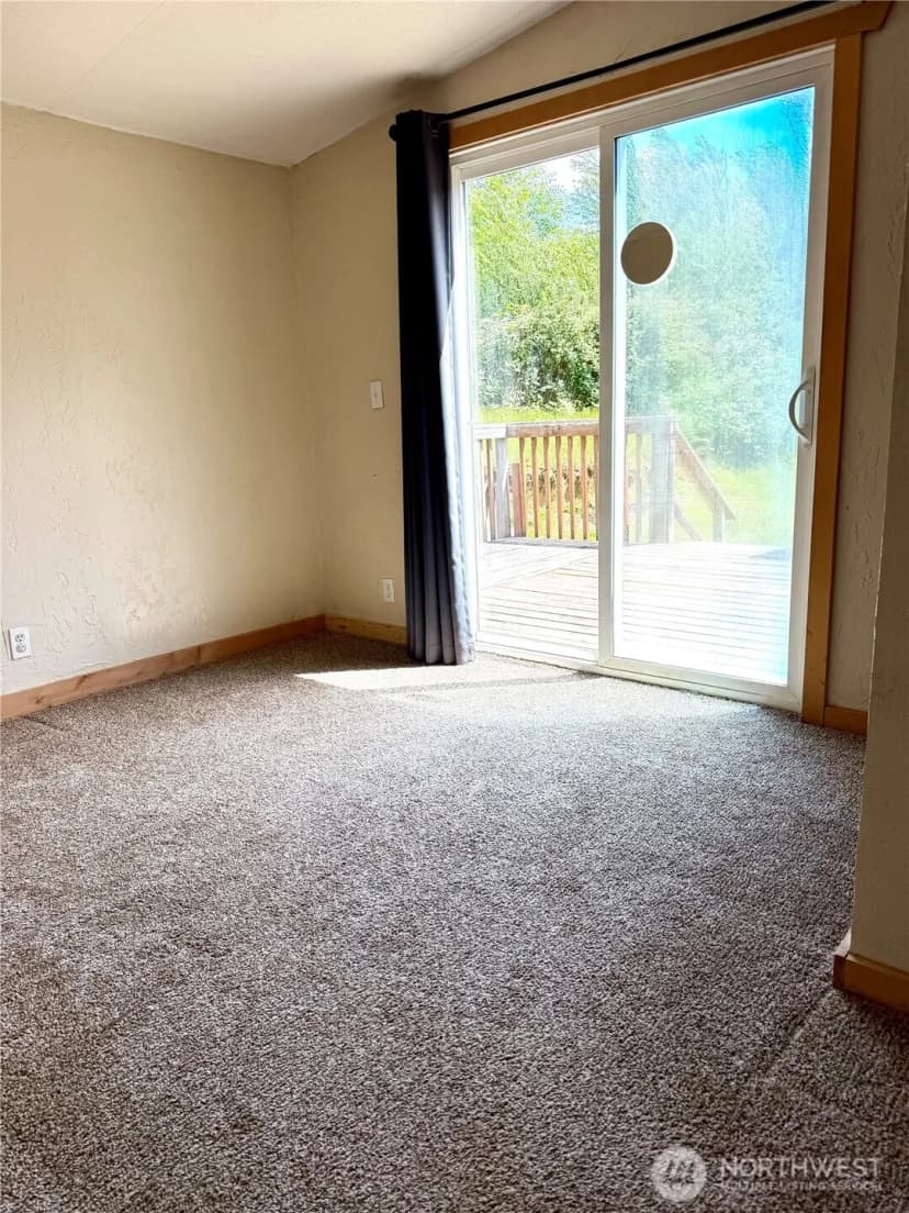 Property photo for 28 N Jacobson Road, Cathlamet photo 10