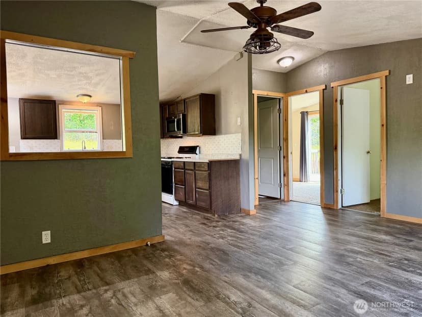 Property photo for 28 N Jacobson Road, Cathlamet photo 9
