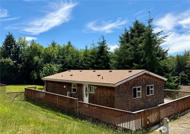 Property photo for 28 N Jacobson Road, Cathlamet