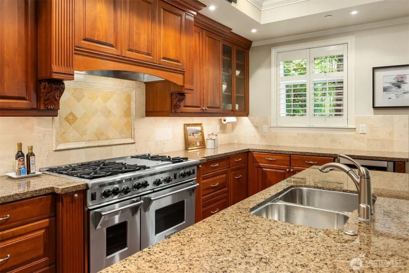 Property photo for 725 Harvard Avenue E, Seattle photo 10