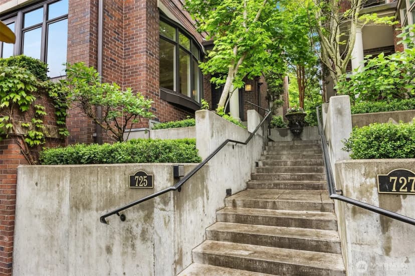 Property photo for 725 Harvard Avenue E, Seattle photo 3