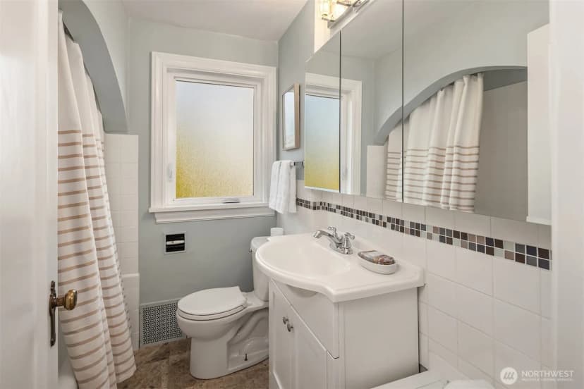 Property photo for 4319 Ne 44th Street, Seattle photo 26