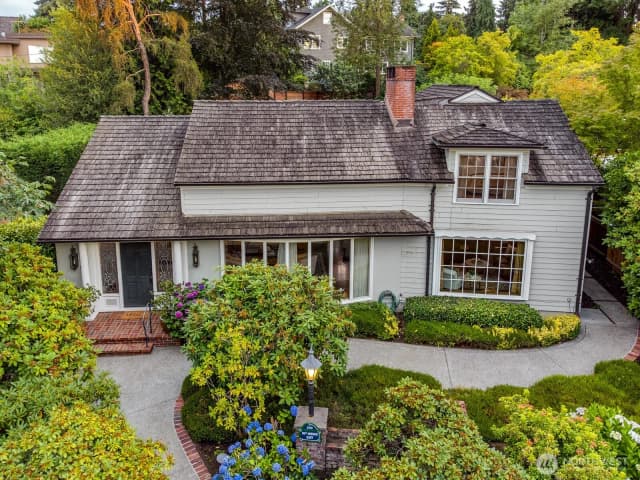 Property photo for 2109 38th Avenue E, Seattle photo 2
