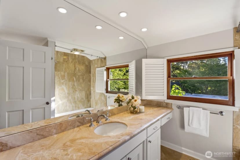 Property photo for 2109 38th Avenue E, Seattle photo 28